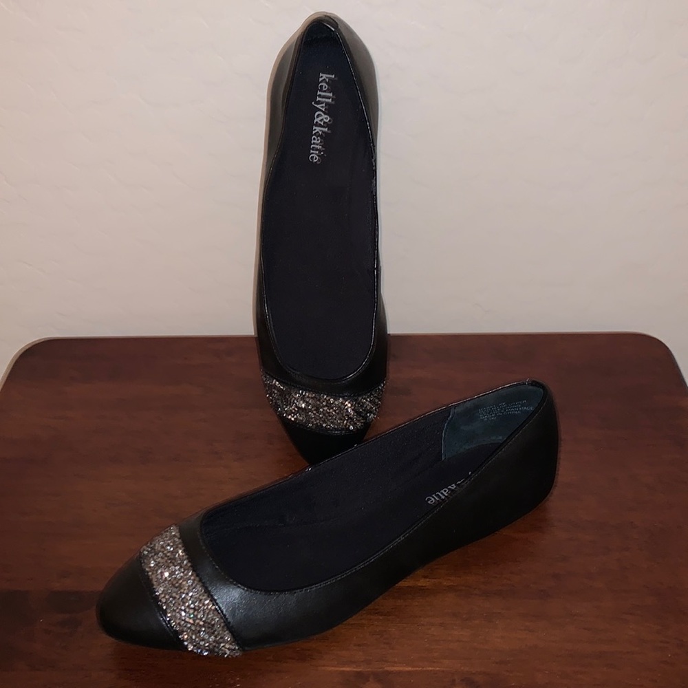 KELLY & KATIE BRAND NEW SIZE 8.5 GORGEOUS FLATS